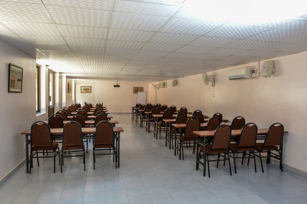 Explorers Hub Kampala Exterior photo